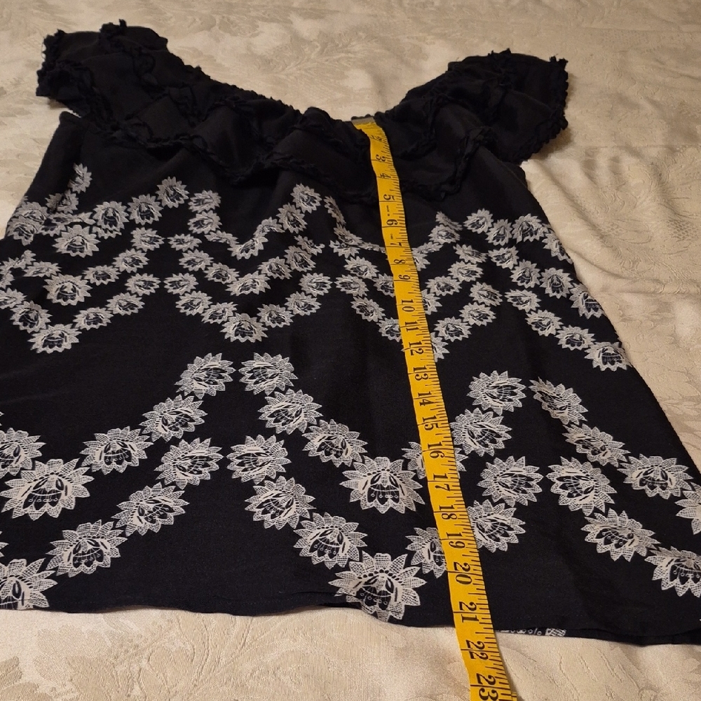Women's Black and White Floral Top